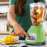 Combo Oster: Licuadora de 2 Velocidades con Vaso de Vidrio + Cuchilla Adicional - Imagen 4