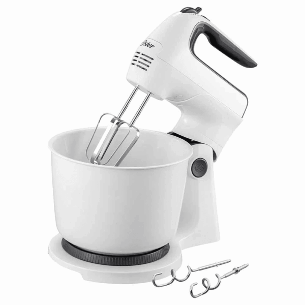 Batidora de mano y pedestal Oster FPSTHS3610-053 blanca junto a cupcakes y postres. - Imagen 2