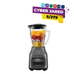 Licuadora Oster BLSTPEG-GPB-053 de color gris con vaso de vidrio lleno de frutas sobre fondo blanco y banner publicitario de Cyber Jared.