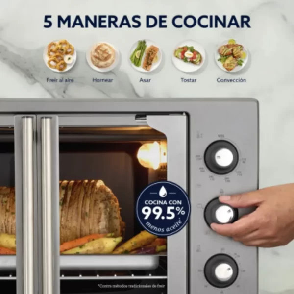 Horno con freidora de aire Oster de 35 litros con puertas francesas abiertas mostrando su interior de acero
